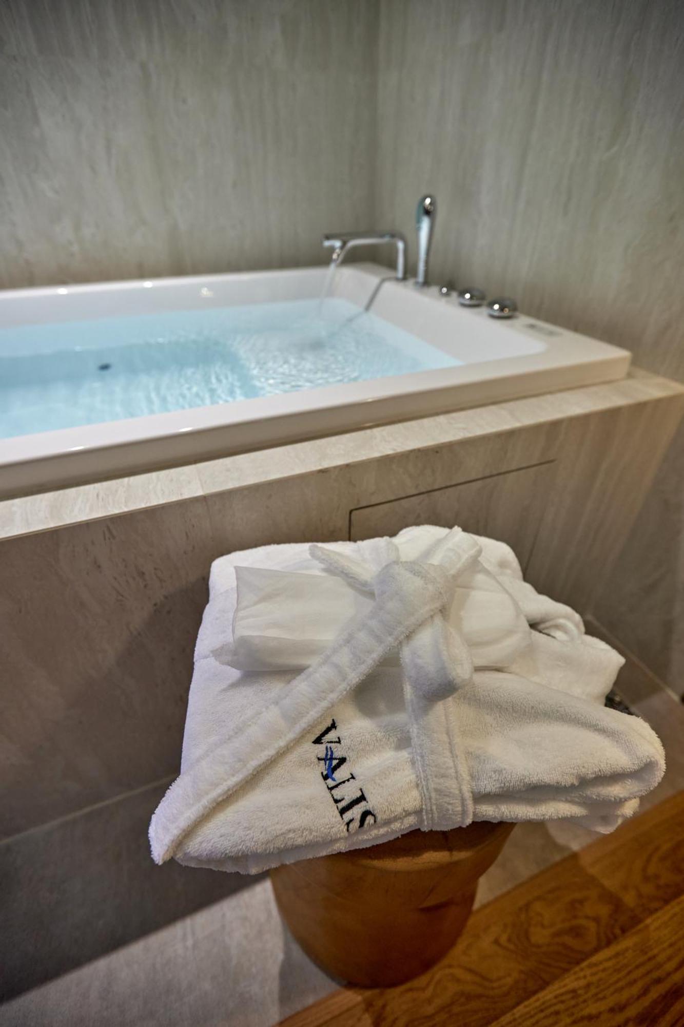 Valis Luxury Hotel Vlore Ngoại thất bức ảnh