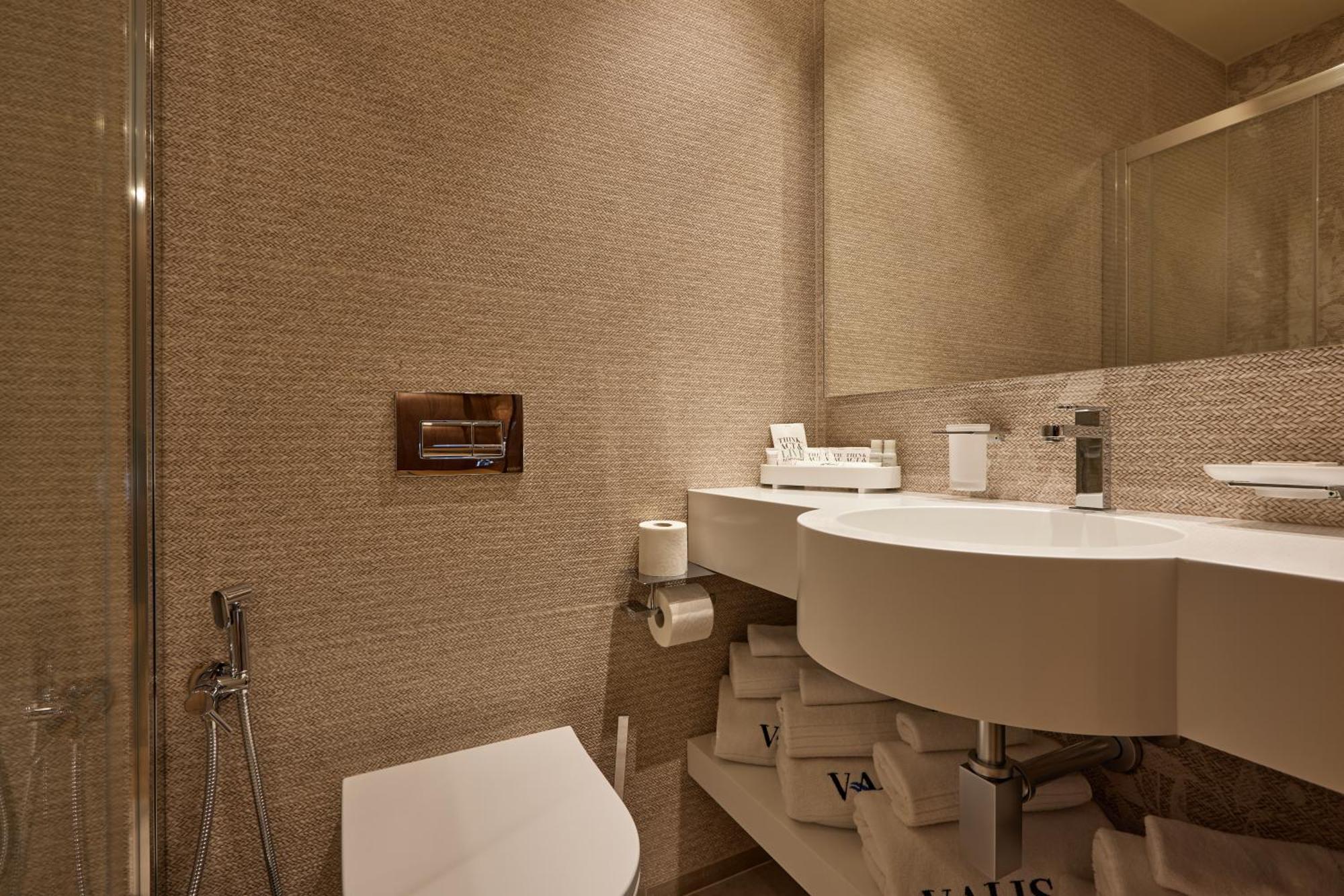Valis Luxury Hotel Vlore Ngoại thất bức ảnh