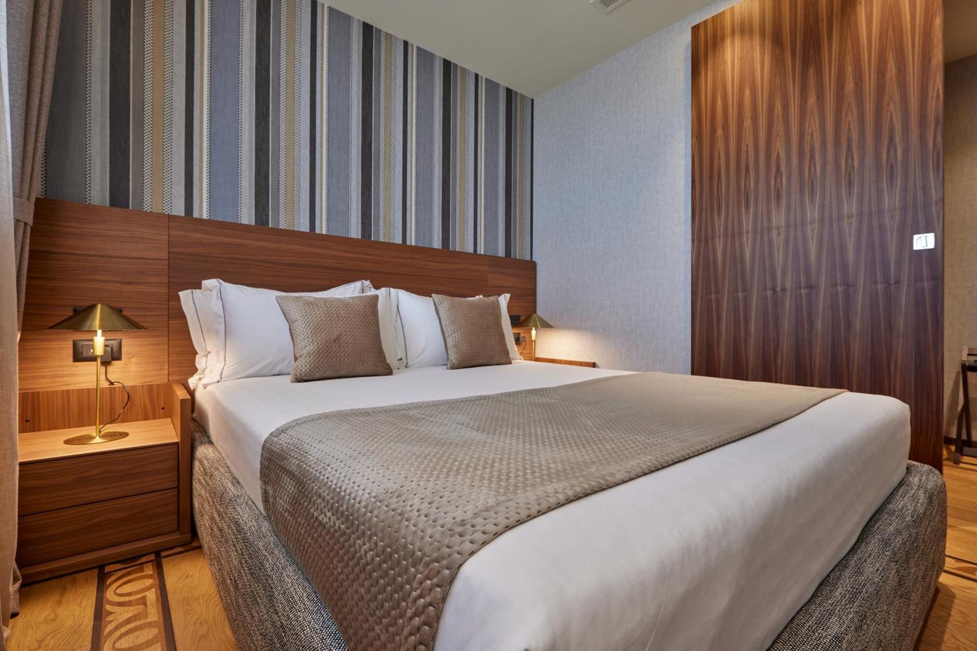 Valis Luxury Hotel Vlore Ngoại thất bức ảnh