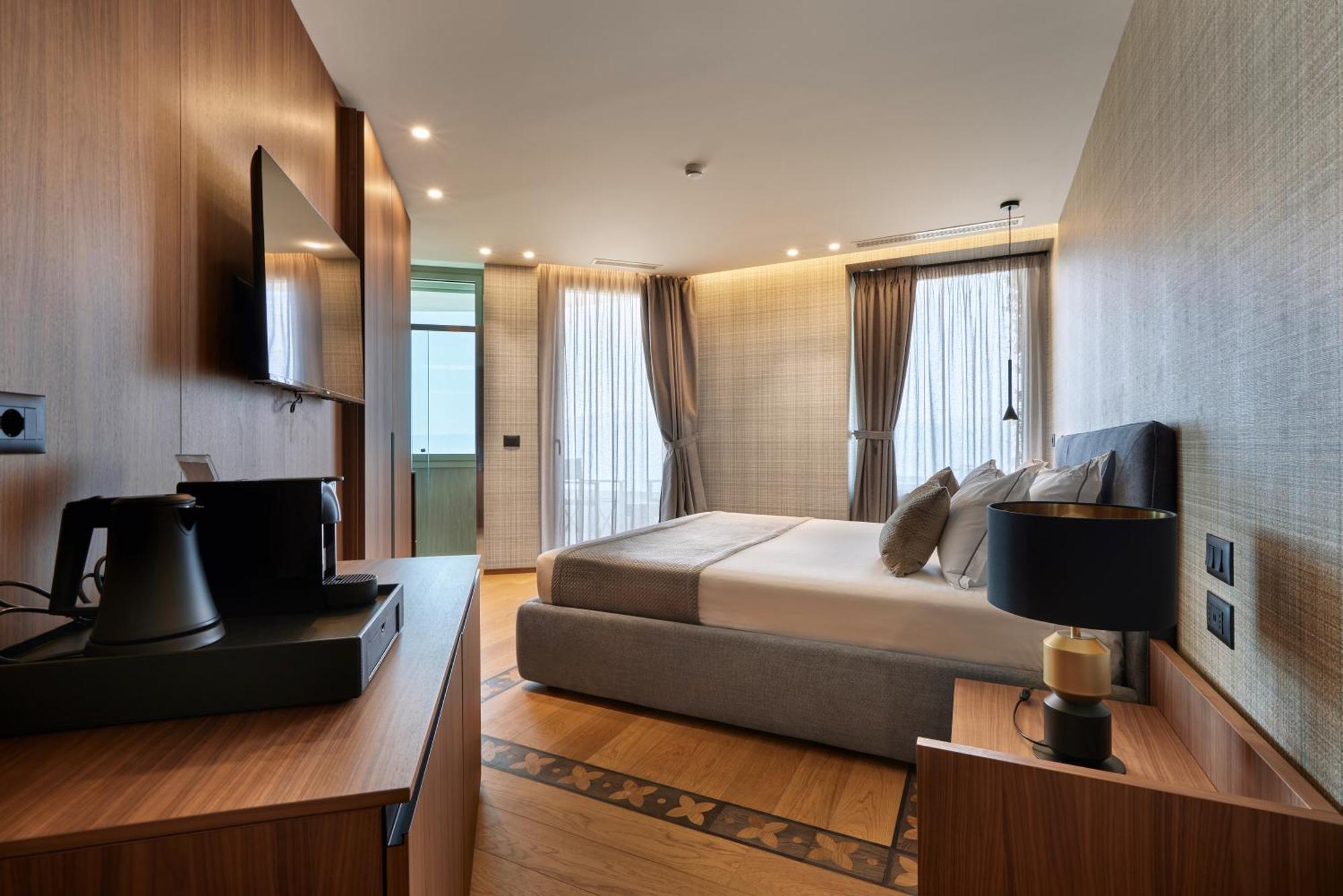 Valis Luxury Hotel Vlore Ngoại thất bức ảnh
