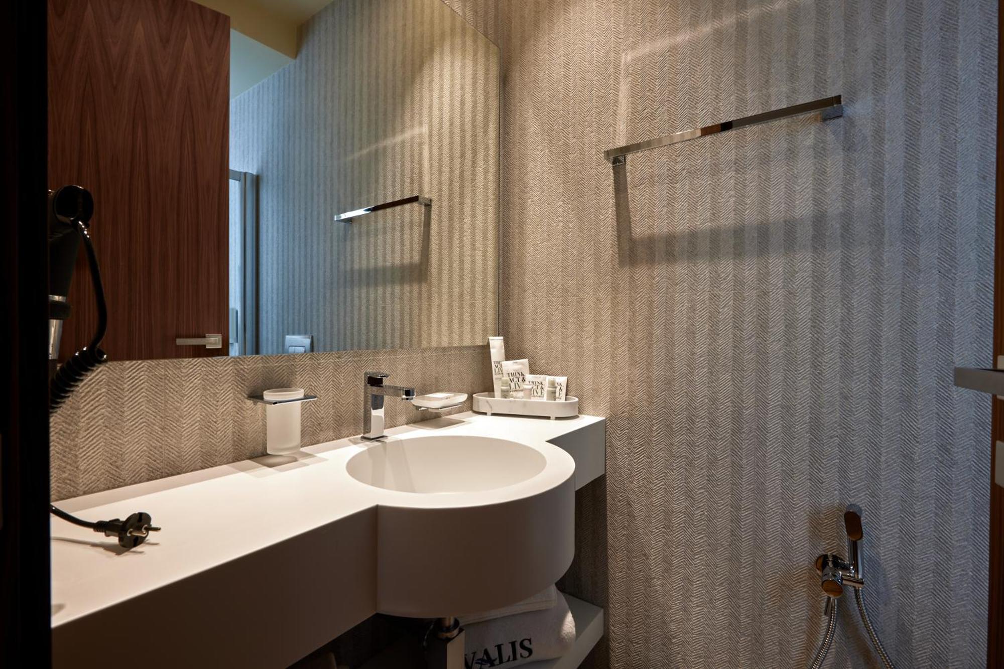 Valis Luxury Hotel Vlore Ngoại thất bức ảnh
